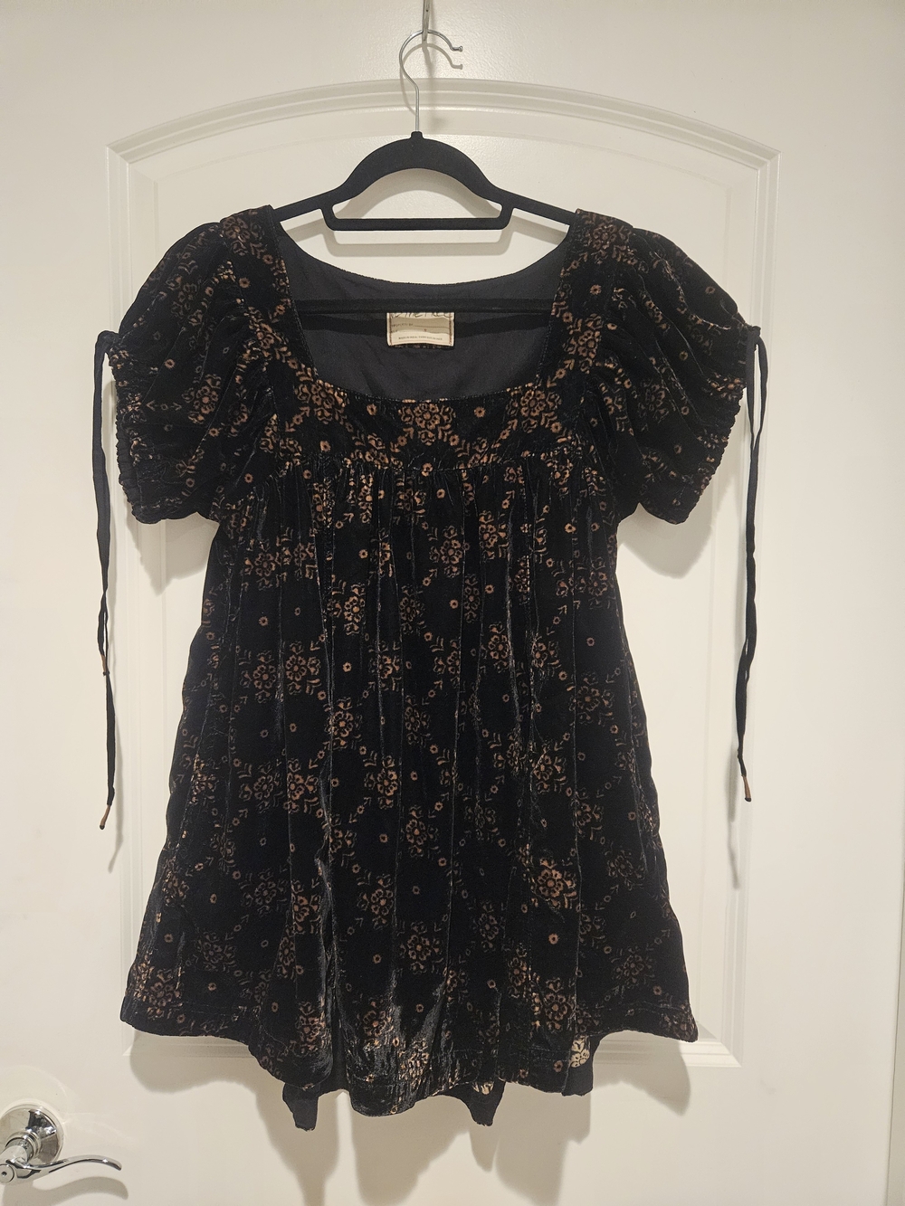 We The Free Velvet Puff-Sleeve Tunic Top - Black with Bronze Floral